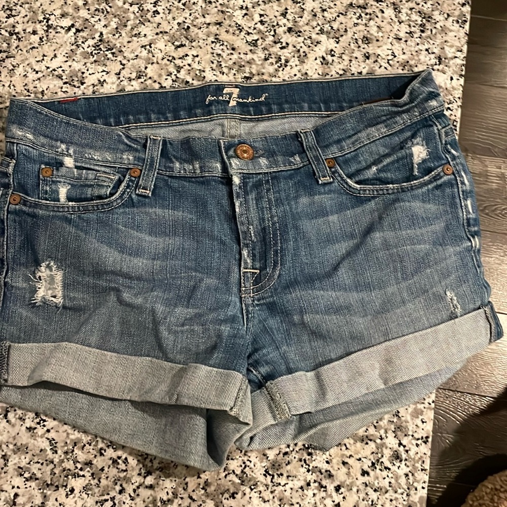 Women’s size 28 Jean shorts. 7 for all mankind